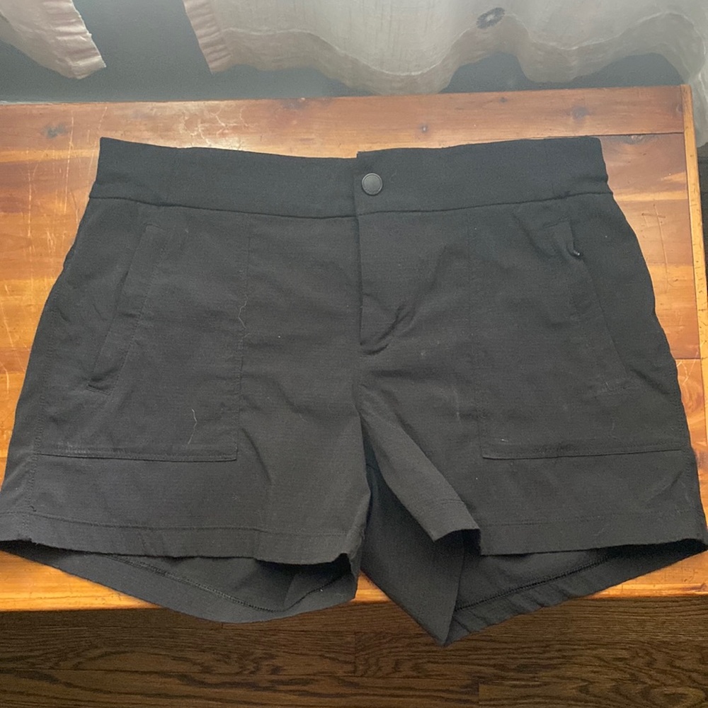Athleta Trekkie shorts